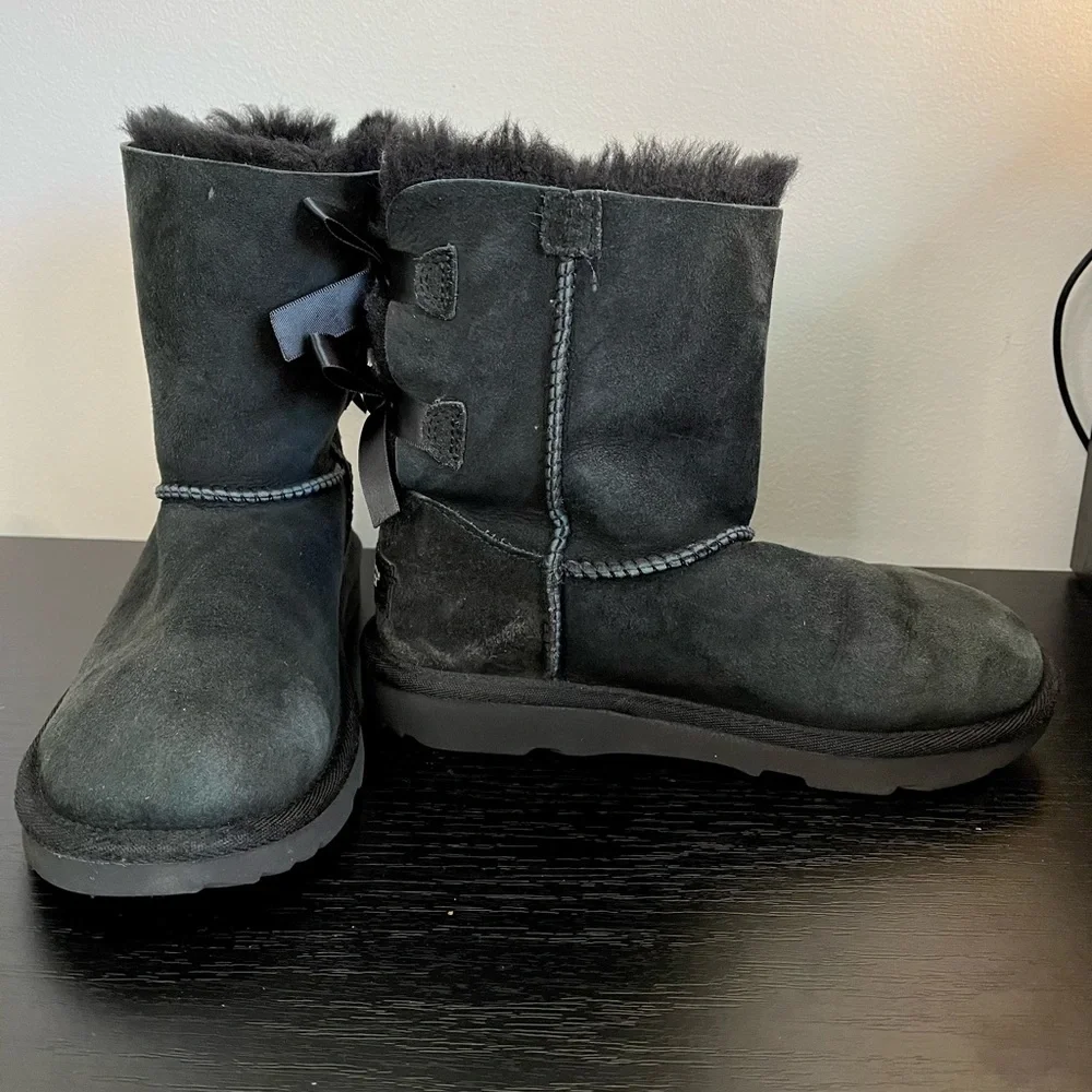 Ugg Black Bailey Bow Short Suede Big Girl Size 2